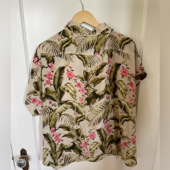 Tommy Bahama vintage pattern silk camp shirt - Picture 3 of 8